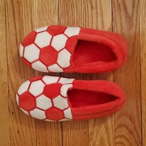 NWOT Kids red soccer slippers size 1/2